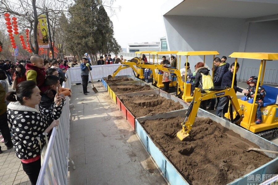 混凝土、娃娃版挖掘機、起重機
