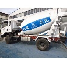 專業(yè)生產(chǎn)小型混凝土罐車，億立實業(yè)2m3攪拌罐車